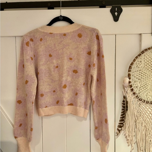 ASTR Tricia Floral Knit Cropped Sweater-retro-inspired with sweetheart neckline - Picture 2 of 8